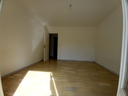 Location Appartement 5 pièces 108m² LA BOUILLADISSE 13720 - Photo 2