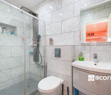 Semi-detached House to rent - Okehampton Crescent, Welling, DA16 - Photo 4