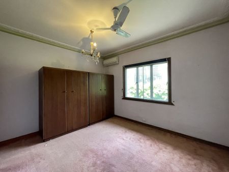 Large & airy open plan - Photo 4