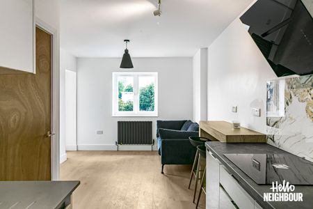 Putney Bridge Road - Photo 2