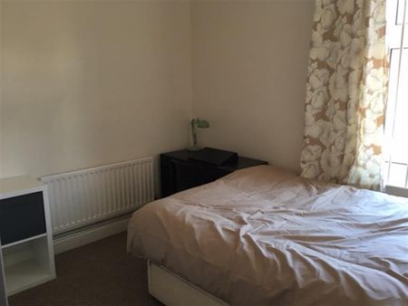 2 bedroom Flat To Let - Photo 5