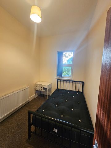 8 Bed Semi-Detached House, Wilbraham Road, M14 - Photo 4