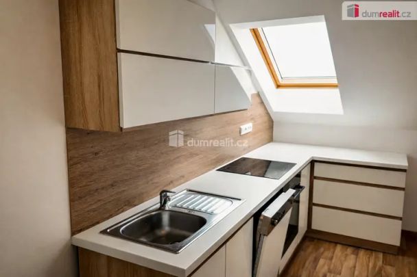 Pronájem podkrovního bytu 2+KK - Kolín - Фото 1