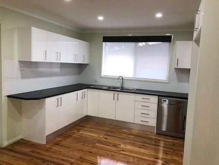 Spacious Family Home - Photo 4