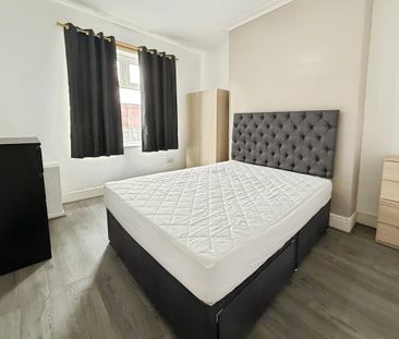 4 bedroom terraced house to rent - Photo 2