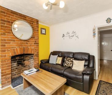 2 bedroom end of terrace house to rent - Photo 3