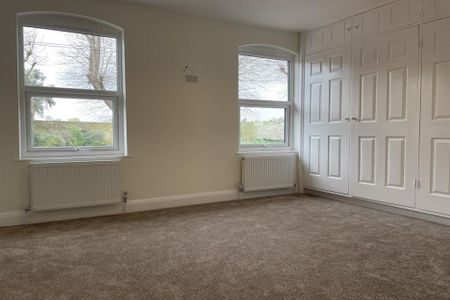 3 bedroom semi-detached house to rent - Photo 4