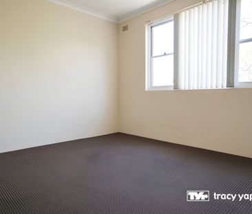 Spacious Two Bedroom Unit In Prime Location! - Photo 5