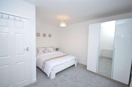 First Floor Flat, Opp Woodland Park, Walmsley Street, Darwen, BB3 - Photo 3