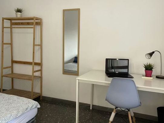 Carrer de Jaume Roig, Valencia, Valencian Community 46010 - Photo 1