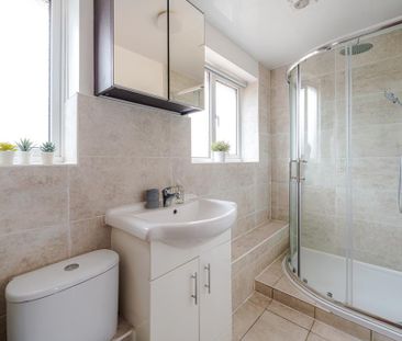 4 bedroom detached house to rent - Photo 4