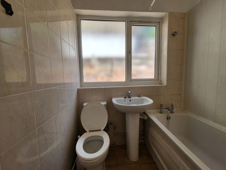 1 Bed Flat, Charlton, SE7 - Photo 4