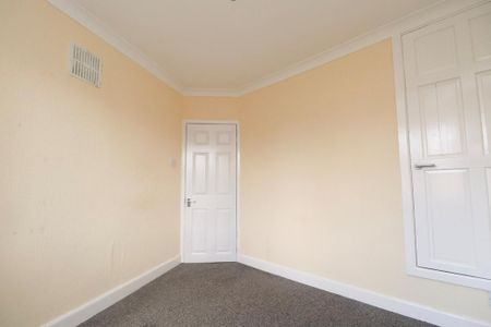 2 bedroom end of terrace house to rent - Photo 4