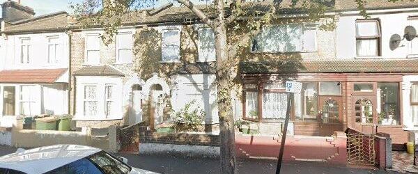 4 Bed Terraced House, Latimer Avenue, E6 - Photo 1