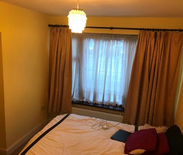 1 Bed Flat, Robin Hood Lane, SW15 - Photo 2