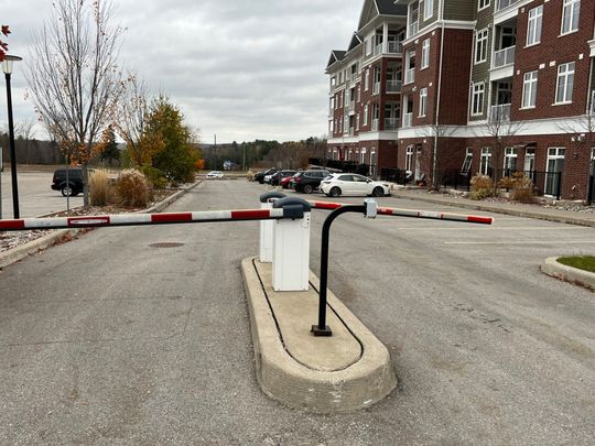 For Lease - 40 Horseshoe Boulevard Unit# 405, Oro-Medonte, Ontario - Photo 1