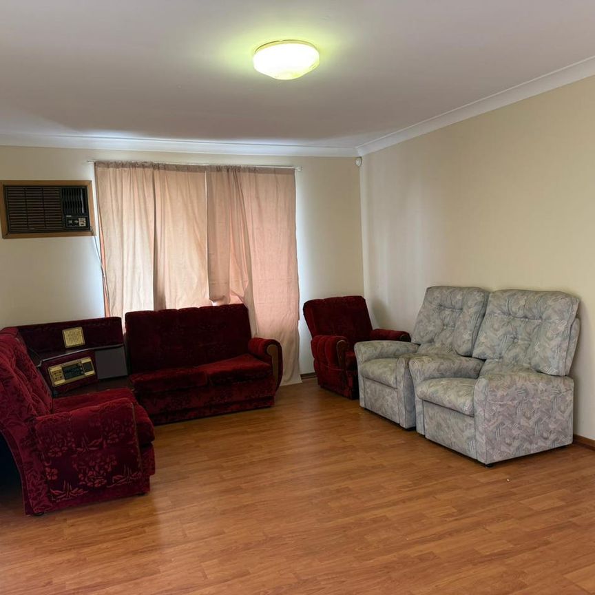 3 BEDROOMS HOUSE - Photo 1