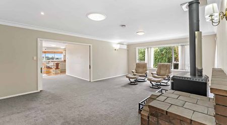 Four Bedroom home in Prime Location - Photo 5