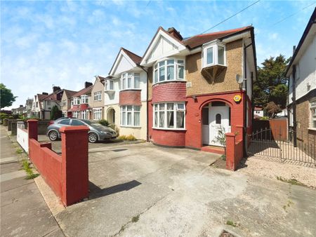 Central Avenue, Hounslow, TW3 2RJ - Photo 5