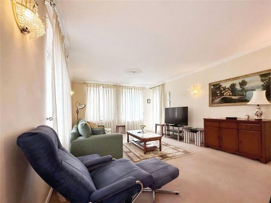 3 bedroom flat to rent - Photo 1