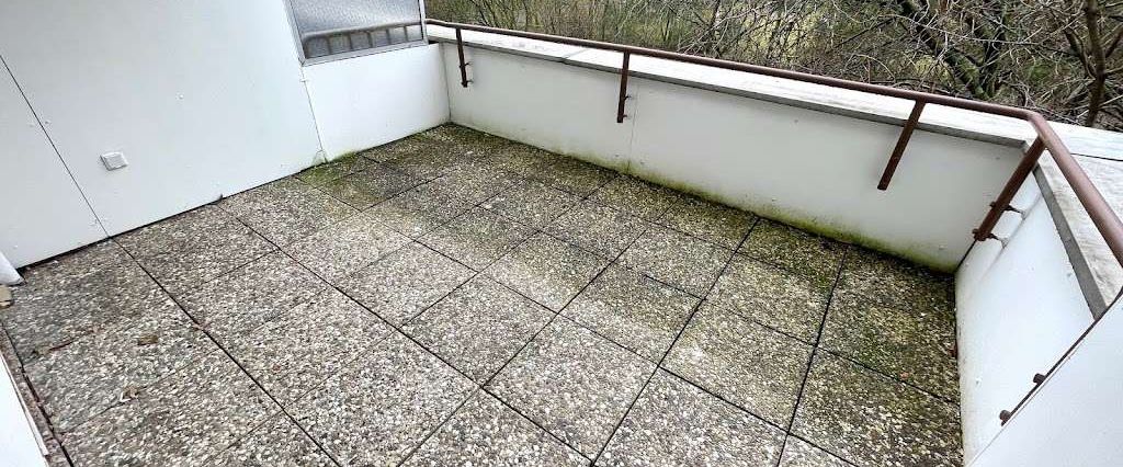 gepflegte 2-Zimmer Wohnung mit gro&szlig;z&uuml;gigem Balkon! - Photo 1