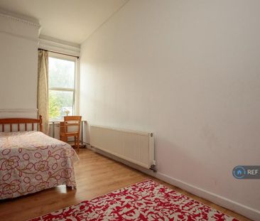 1 bedroom in a flat share to rent - Photo 3