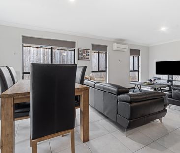 10 Robusta Street, Fletcher NSW 2287 - House For Rent | Domain - Photo 2