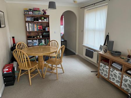 2 bedroom ground floor flat to rent - Photo 5