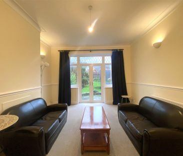 Holmes Grove, Henleaze, Bristol, BS9 4EE - Photo 3