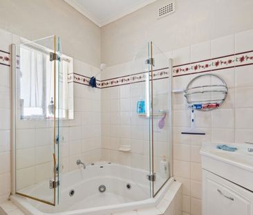 Spacious Family Living in Sought-After Park Holme Pocket - Photo 6