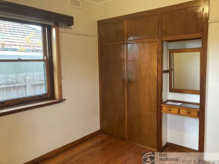 5 Edgoose Avenue, Mont Albert North - Photo 5