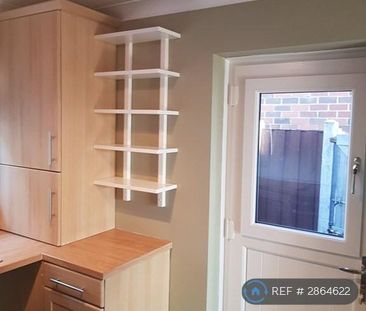 2 bedroom semi-detached house to rent - Photo 3