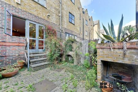 Triplex house + office,garden, two balconies & stunning views of Greenland Dock - Photo 3