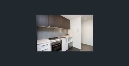 Stylish Boutique Apartment with Courtyard in Prime Glen Iris Location - Photo 3