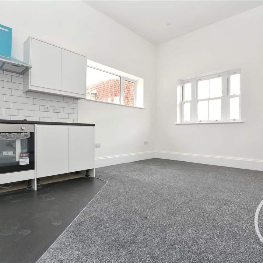 127 London Road North, Lowestoft - Photo 1