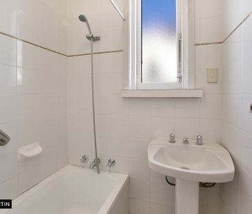 MGM MARTIN – SPACIOUS THREE-BEDROOM HOME WITH VERSATILE LIVING - Photo 5