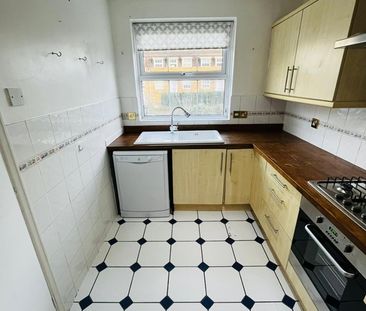 Room in a Shared House, Leeward Gardens, SW19 - Photo 6