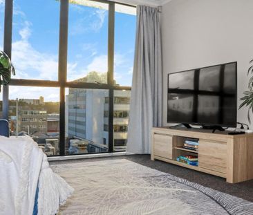 TOP-FLOOR NEWMARKET LIVING – 2 BED, 2 BATH + CAR PARK - Photo 2