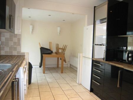 4 bedroom terraced house to rent - Photo 4