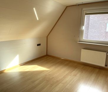 Gepflegte 3 Zimmer Wohnung mit Balkon u. eigenem Eingang in einem 2... - Foto 2