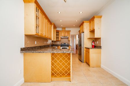 Spacious and Versatile Home for Rent in Burnaby - Photo 2