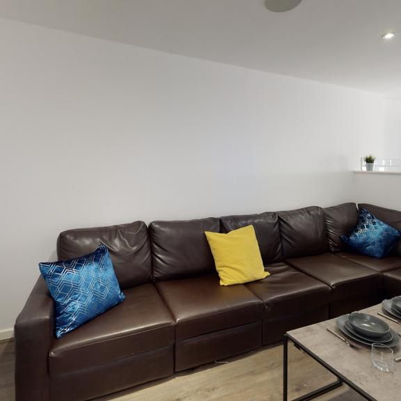 6 bedroom house to rent - Photo 1