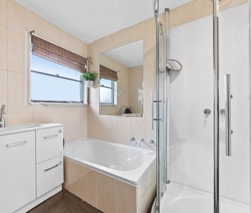 Comfortable 3 Bedroom Home in Convenient Location - Photo 3