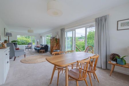 4 bedroom detached house to rent - Photo 3