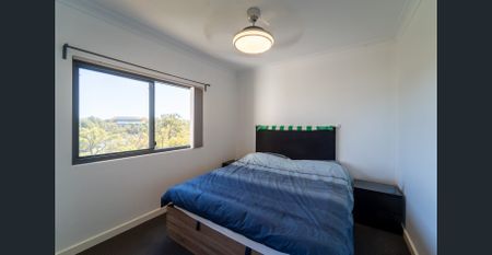 Fully Furnished Double Storey Penthouse with Quality Goods & Furnishings. Quiet, Top Location nearby to many Amenities! - Photo 4