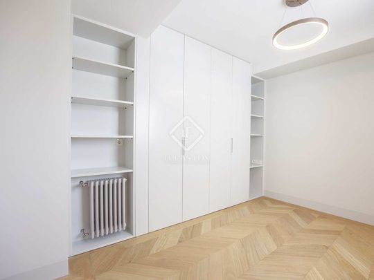 Luxury penthouse for rent in Valencia, Spain - Photo 1