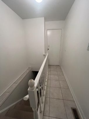 For Lease - 16 Farmington Crescent Unit# Bsmt, Toronto, Ontario - Photo 1