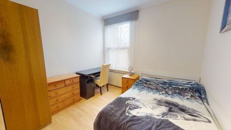 4 bedroom terraced house to rent - Photo 2