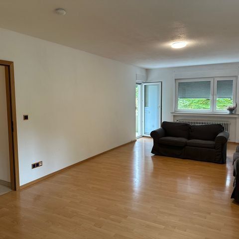 Helle und sehr gepflegte, 4 Zimmerwohnung mit 2 BÃ¤dern, Garage, Aufzug und Balkon - Photo 1