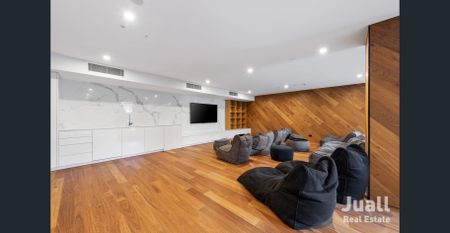 Fully Furnished Modern 2 Bedroom Apartment - Photo 3